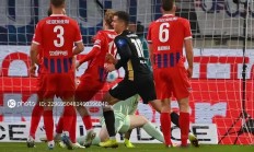 爱游戏视频-法兰克福客场失利，德甲前四席位动摇