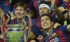 爱游戏在线-巴萨实现赛季双杀，逆转胜利(巴萨逆转险胜, 失冠, 一场最能反映本赛季状态的比赛)