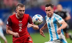 爱游戏网站入口-加拿大球员在国际赛事中实现突破成绩斐然