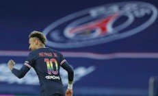 爱游戏vip注册-巴黎圣日耳曼防线脆弱，主帅需加强布阵