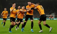 爱游戏地址-切尔西球迷呼吁主帅提升战术，逐步升级进攻