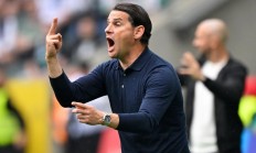 爱游戏入口-门兴格拉德巴赫队客场胜出，球队士气高昂备战下一场比赛