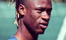 爱游戏登录-球员表现抢眼，场上对决精彩纷呈观赏性十足的简单介绍