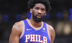 爱游戏在线登录-76人大胜黄蜂！恩比德关键时刻上演绝杀，球队获胜