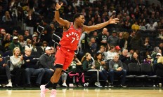 猛龙横扫湖人，保持不败战绩