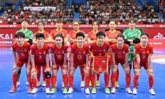 爱游戏平台-中国足球队在国际大赛中展露实力