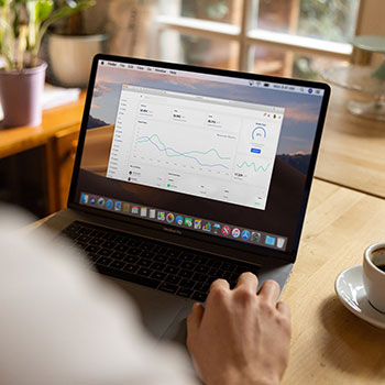 斯洛伐克压阵坦尼亚，提前出线晋级：一场关于韧性与荣耀的足球史诗