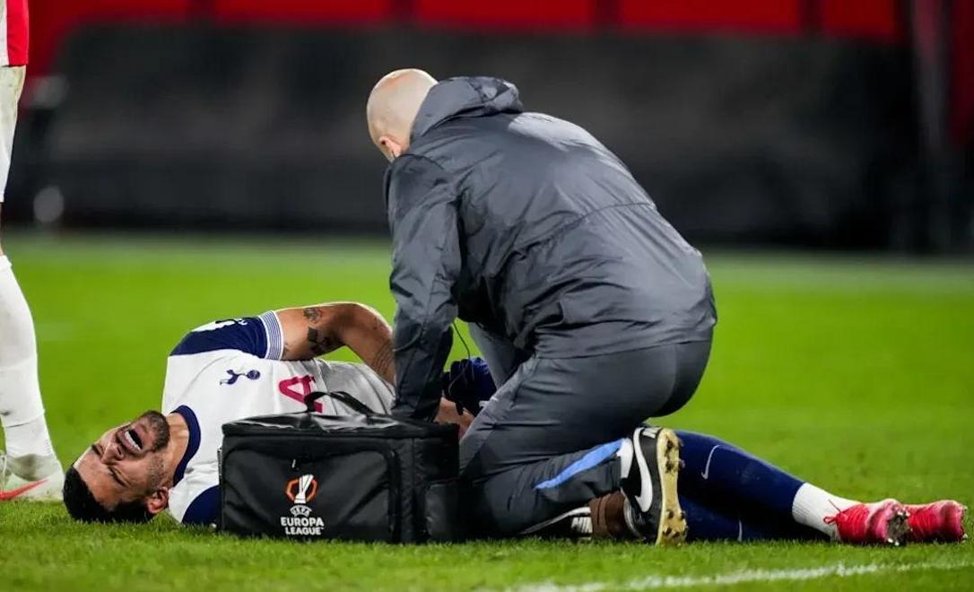 关于热刺后防犯错，英超卫冕冠军形势不容乐观的信息