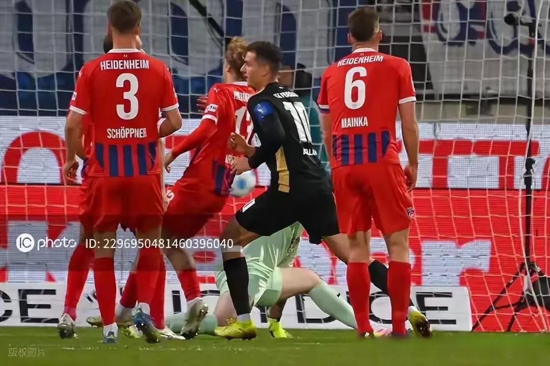 法兰克福客场失利，德甲前四席位动摇