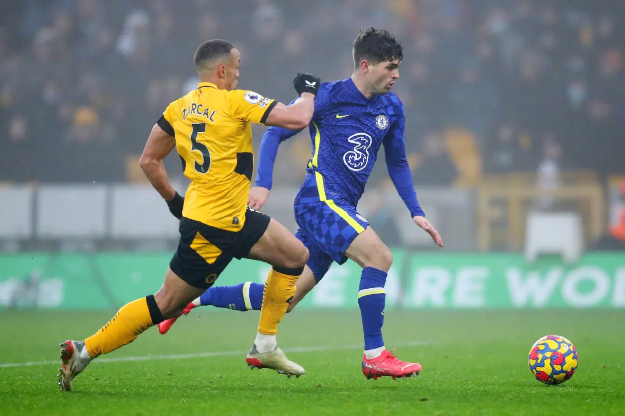 巴西队中场策应完美铁腰成为核心