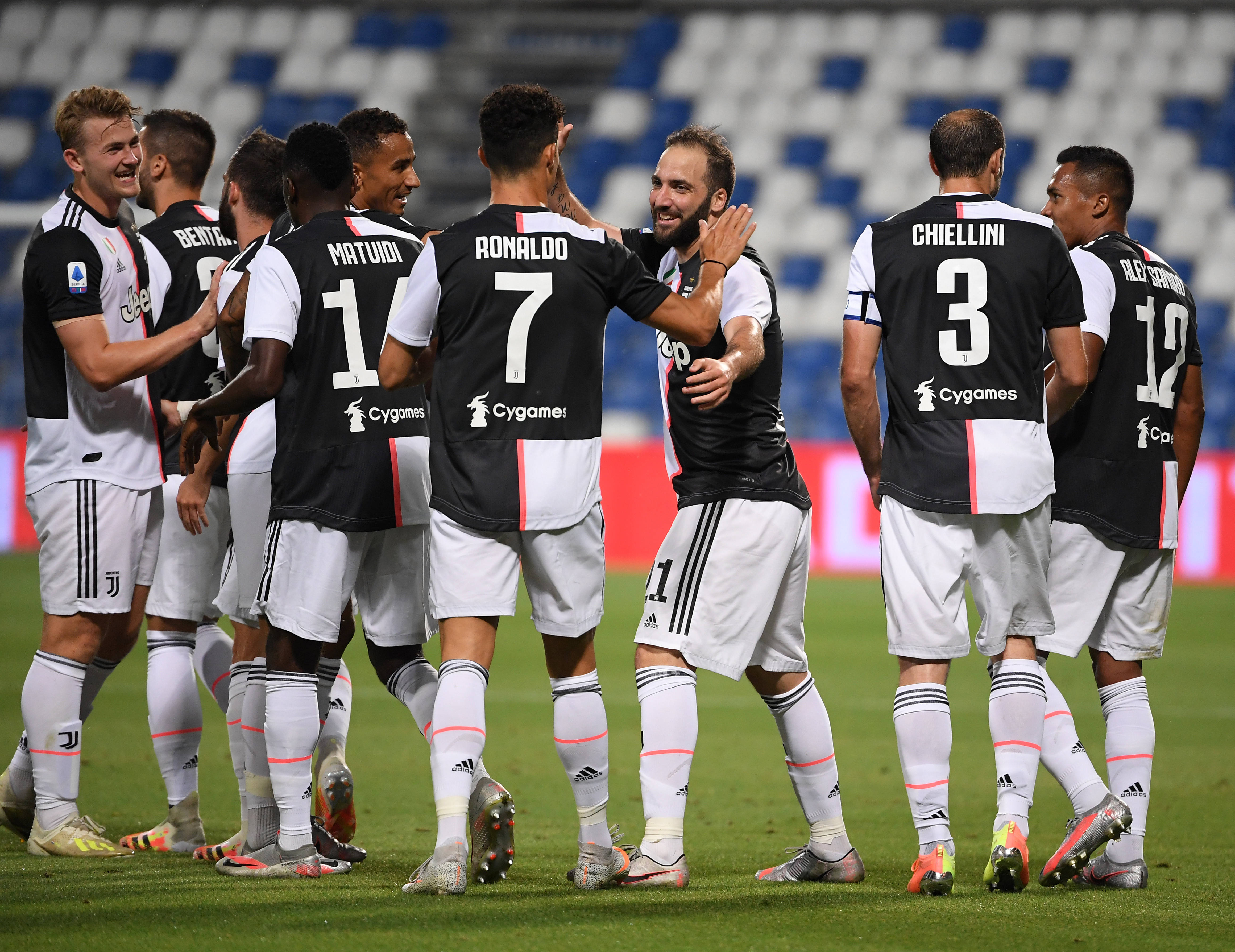 尤文图斯全胜出击，小组赛结束殊荣