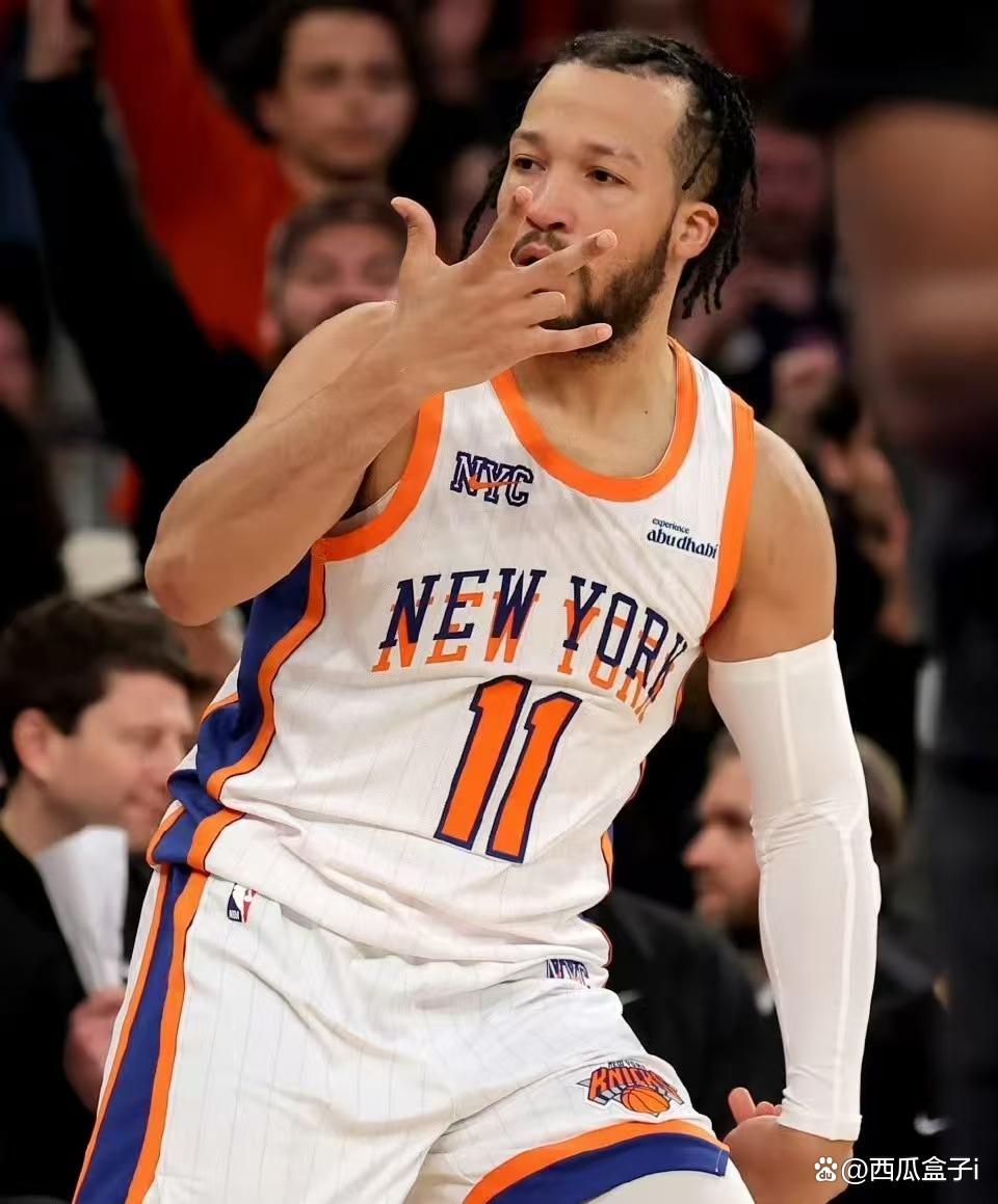 鹈鹕中锋大放异彩，全面发威击败尼克斯的简单介绍