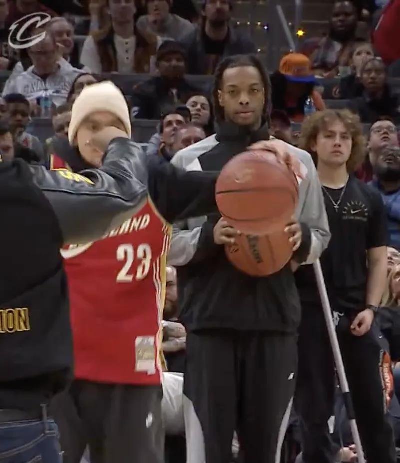 包含公牛主场击败骑士，连胜势头不减的词条