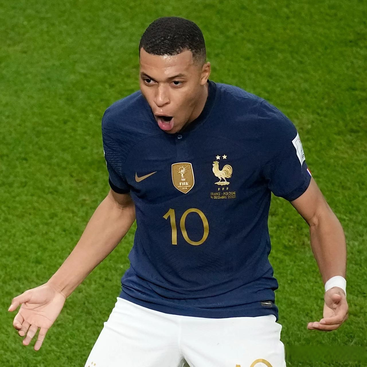 荷兰队压倒摩洛哥，晋级决赛