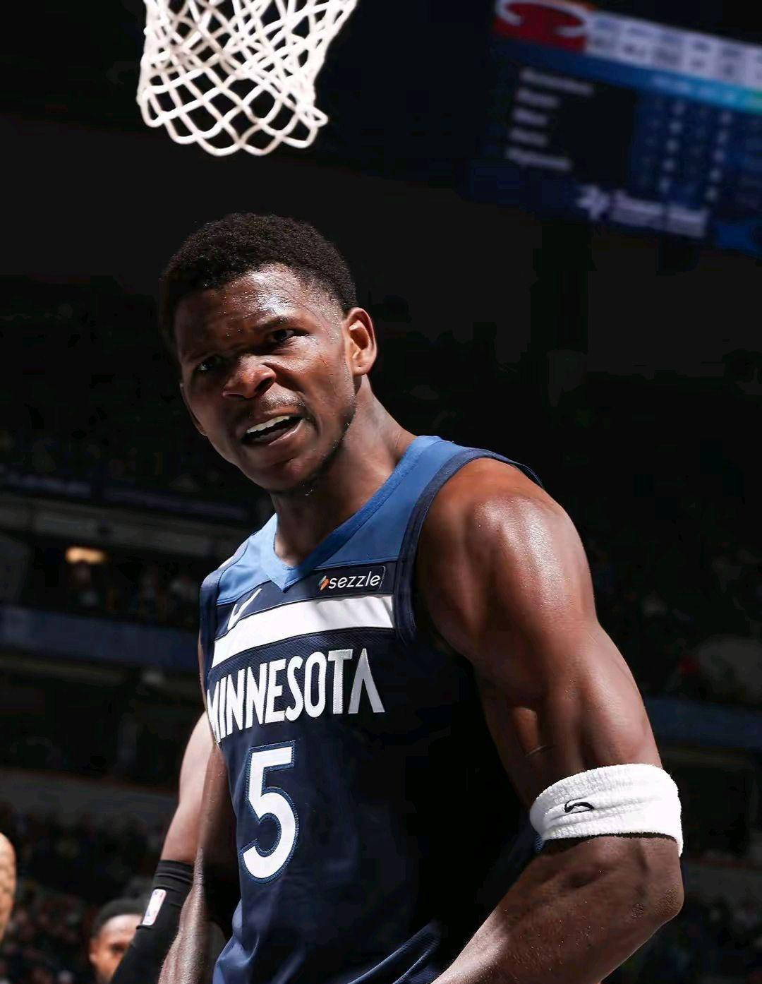 包含森林狼主帅赞扬年轻球员:他们正在展现出巨大潜力和天赋的词条