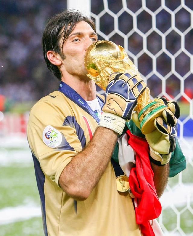 传奇球星布冯宣布退役，结束辉煌职业生涯