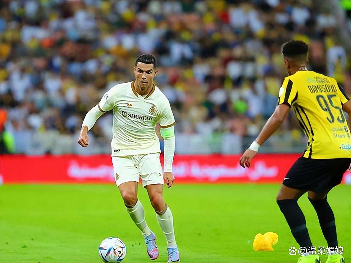 多特蒙德主场大胜，追平领头羊