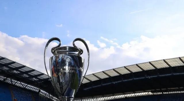 欧预赛比赛激情开启，球迷热情助威的简单介绍