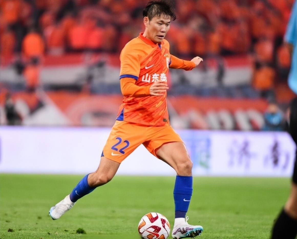 山东鲁能队员拼尽全力，取得比赛胜利的简单介绍