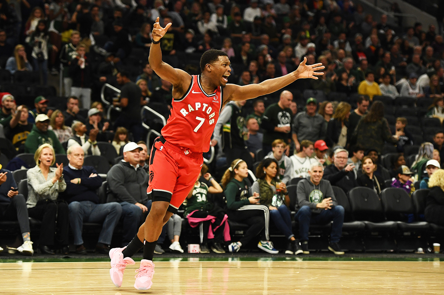 猛龙横扫湖人，保持不败战绩