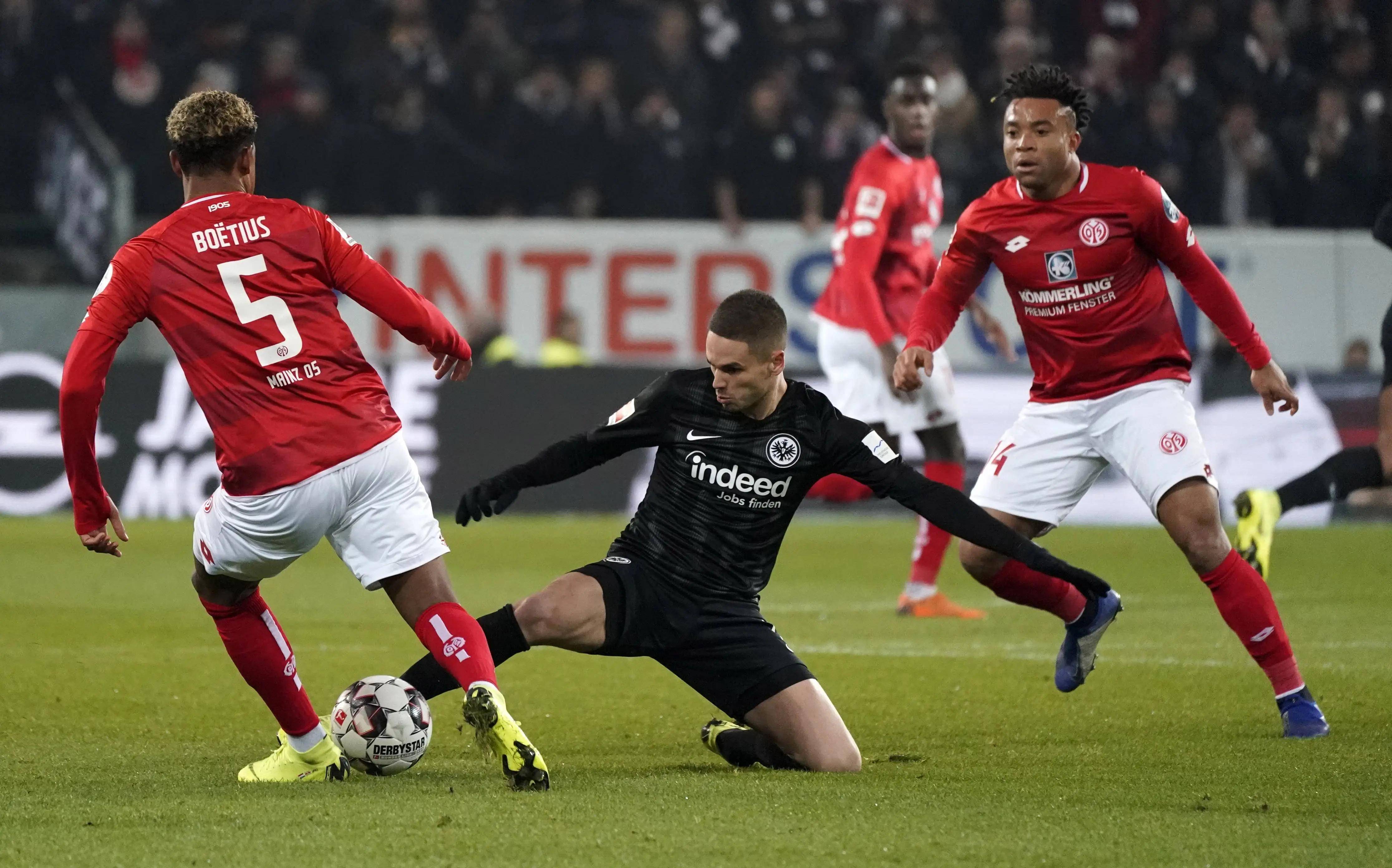 门兴格拉德巴赫队客场胜出,球队士气高昂备战下一场比赛 门兴格拉德巴赫队客场胜出,球队士气高昂备战下一场比赛