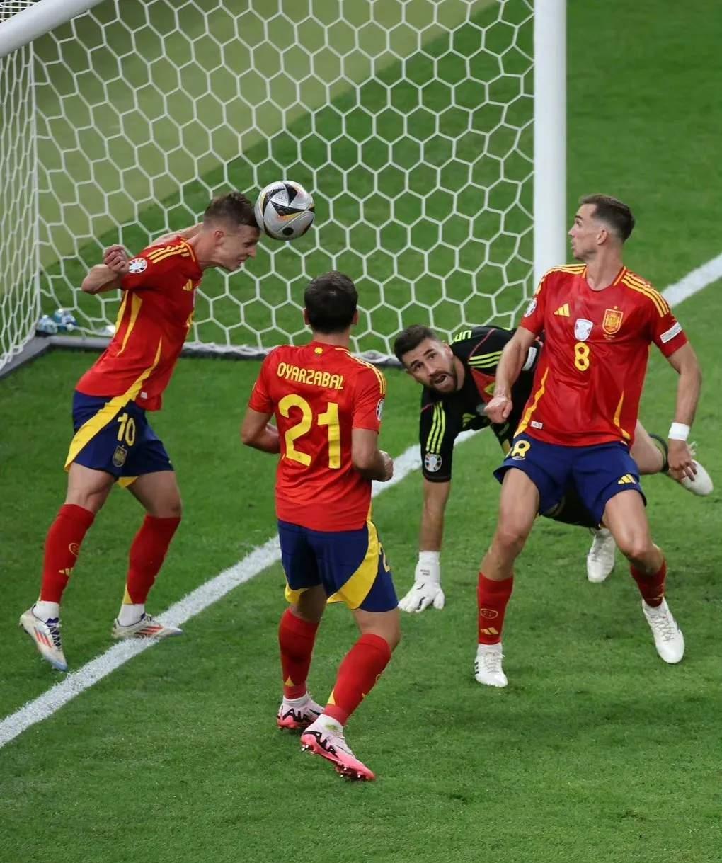 球员表现抢眼,场上对决精彩纷呈观赏性十足的简单介绍 球员表现抢眼,场上对决精彩纷呈观赏性十足的简单介绍