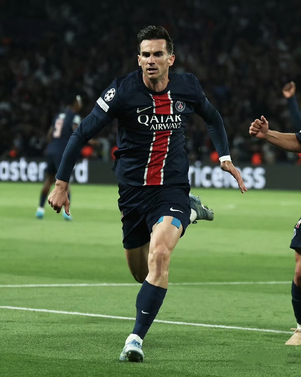 巴黎圣日耳曼续约阿根廷神锋